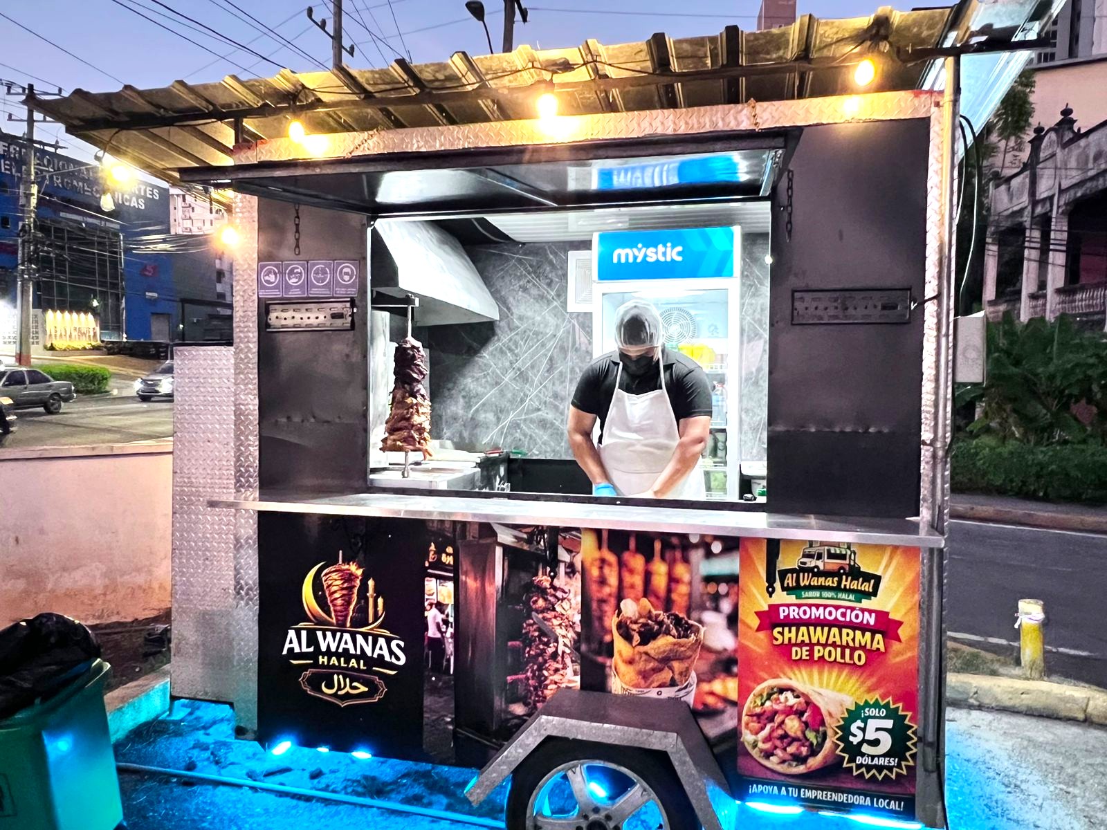 Llega el Food Truck AlWanas Halal para deleitar a los transeúntes en Vía España