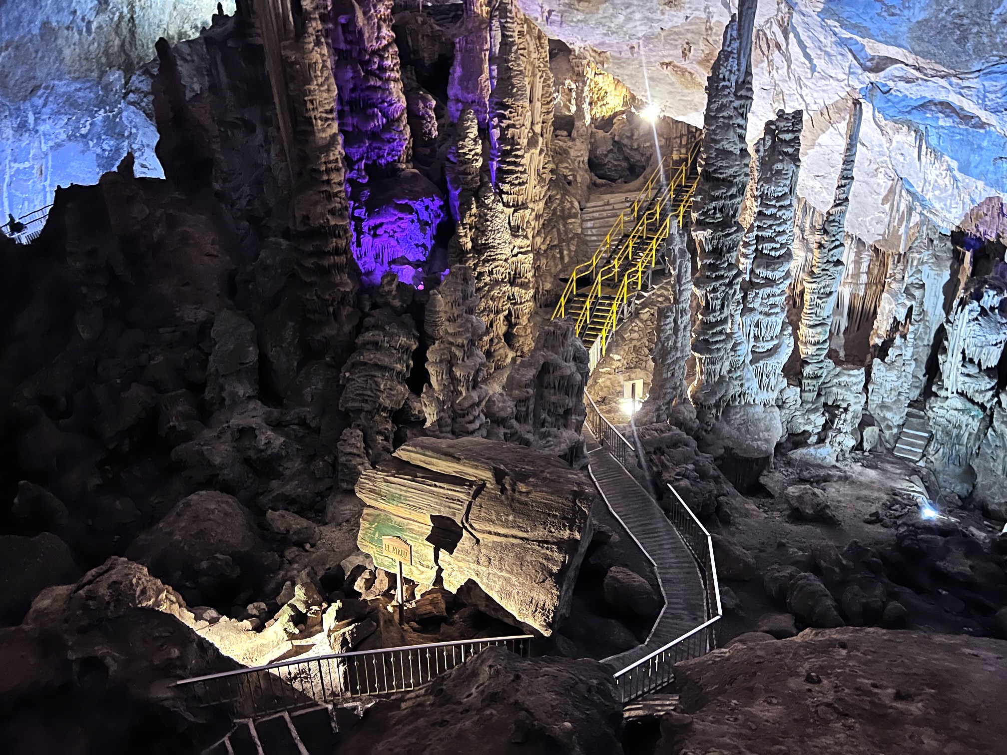 Las Grutas de García, un viaje al pasdo en lo profundo de la Tierra